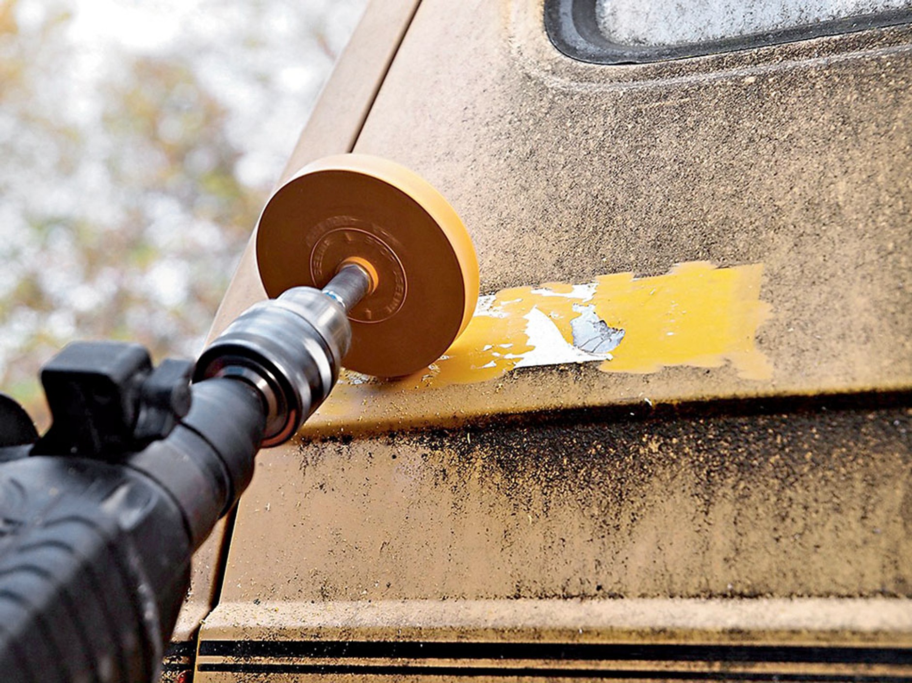 Usuwanie naklejek za pomocą narzędzi
