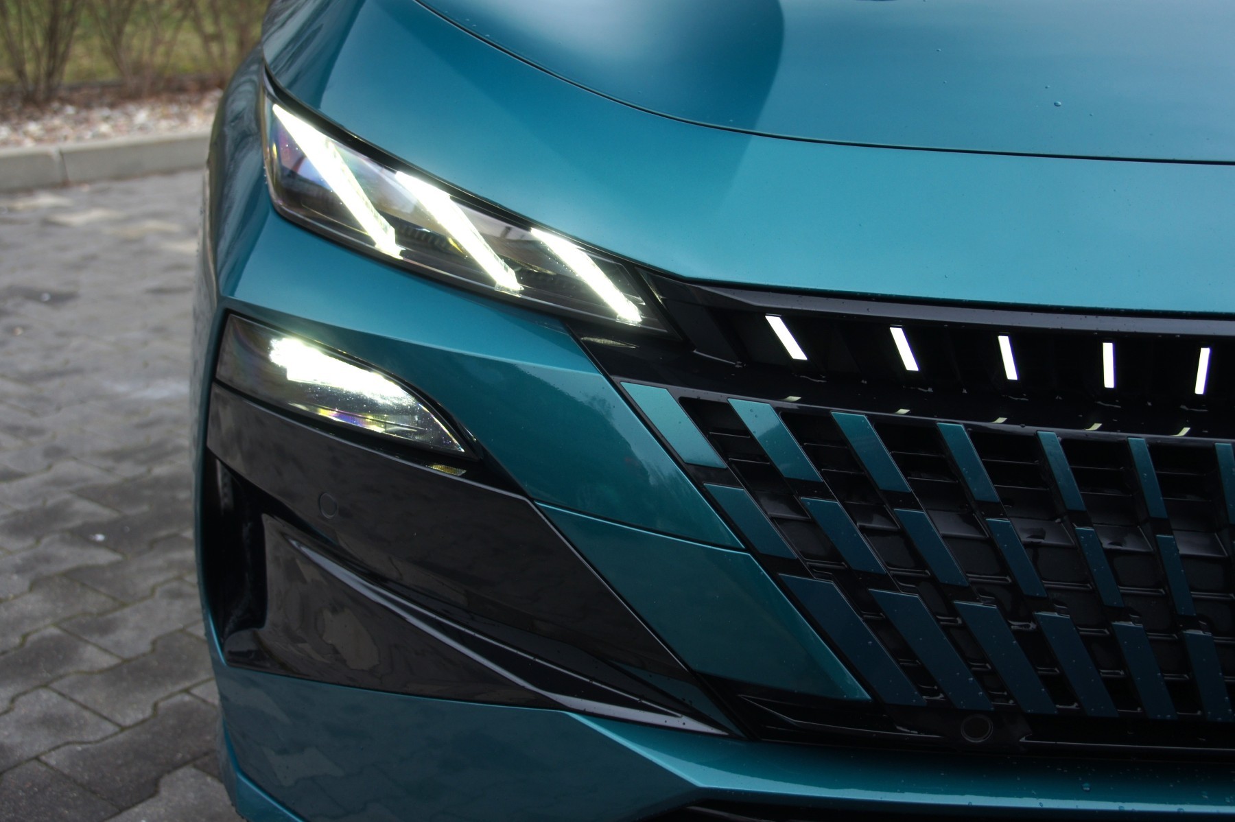 Peugeot 308 1.2 Hybrid 145 KM