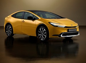 Nowa Toyota Prius. Dużo ładniejsza, prawie dwa razy mocniejsza i z fotowoltaiką