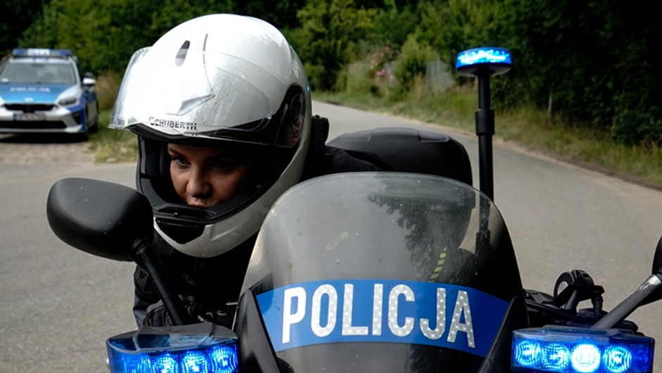 Obraz pochodzący z serwisu https://pomorska.policja.gov.pl/pom/informacje/wiadomosci/132540,Majowka-pod-czujnym-okiem-policjantow.html