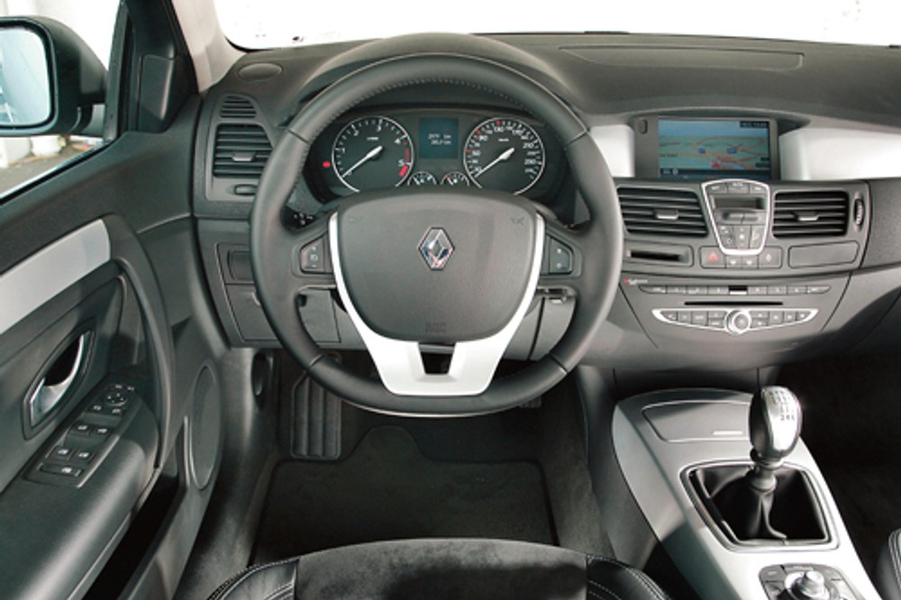 Renault Laguna &amp; Ford Mondeo - Klasa średnia w dużym formacie