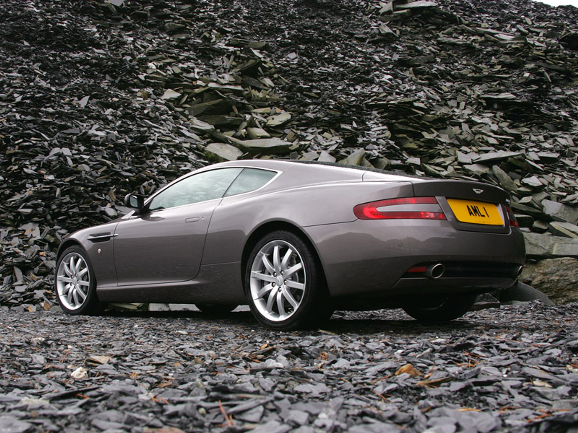 Aston Martin DB9: wymarzony samochód Brytyjczyków