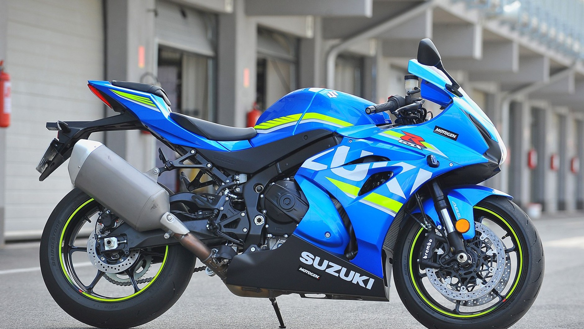 Suzuki GSX-R 1000 2017 i jego największa wada - ogromny tłumik