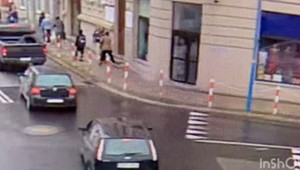 Dwie nastolatki na hulajnodze potrąciły seniorkę. Skończyło się w sądzie [WIDEO]
