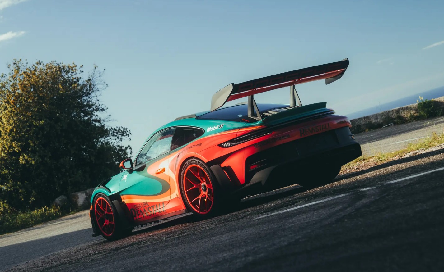 Porsche 911 GT3 zaprojektowane przez Dua Lipę