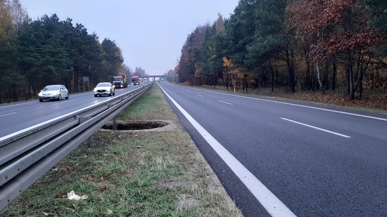 Zapadlisko przy drodze DK 94