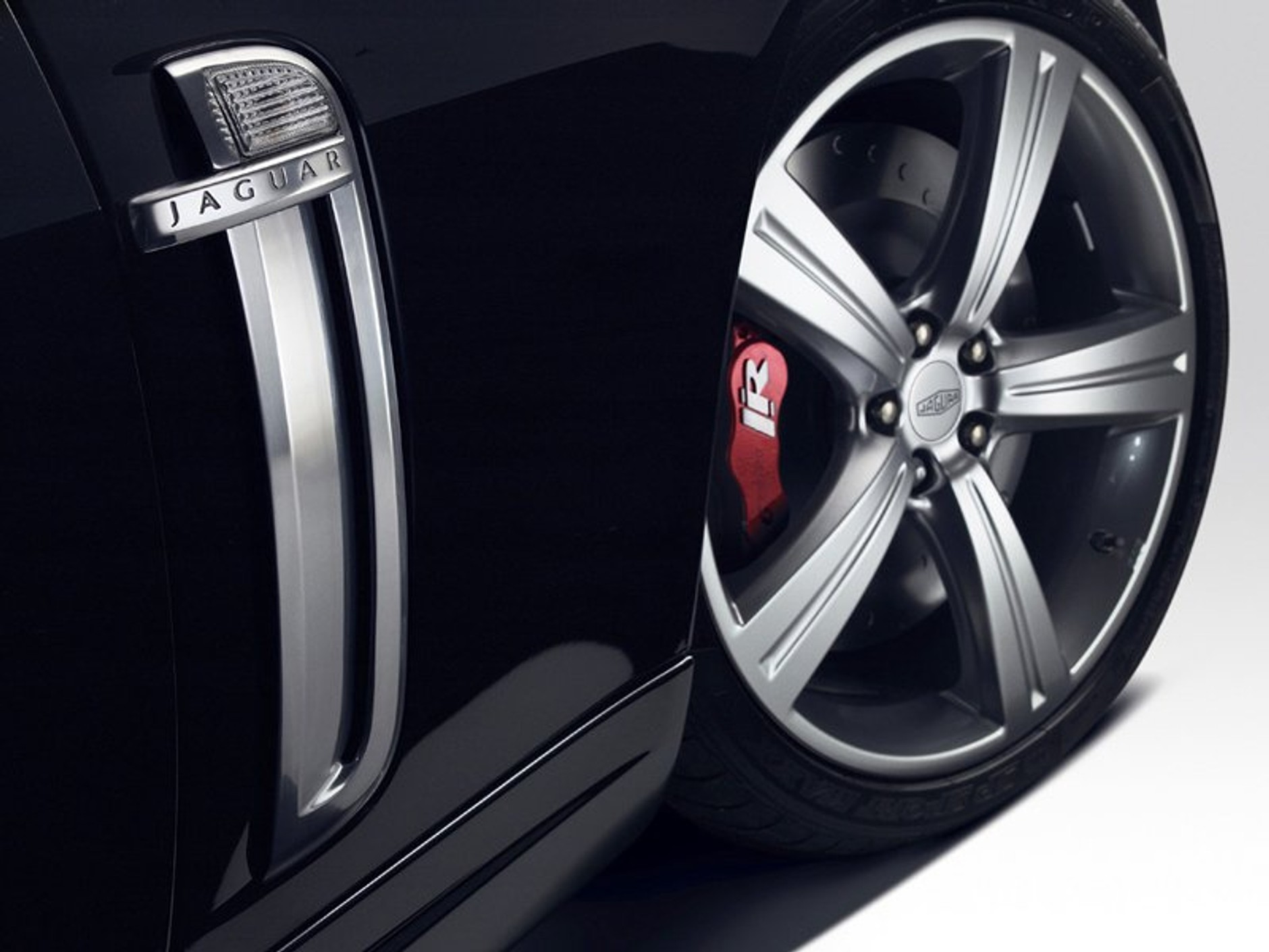 Genewa 2007: Jaguar XKR Portfolio