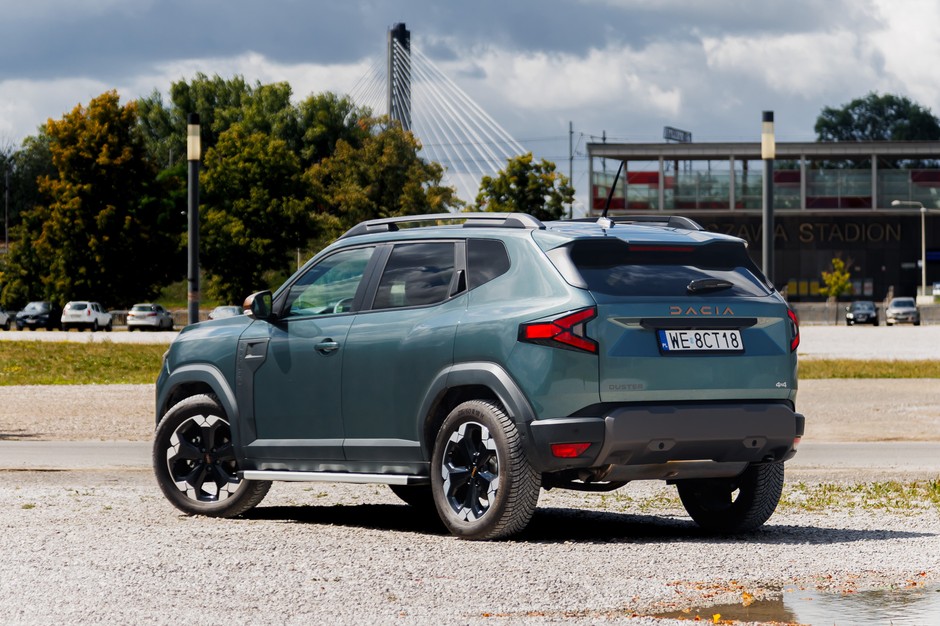 Dacia Duster kontra MG ZS. Porównanie dwóch budżetowych samochodów