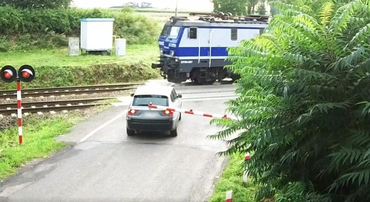 Kierowca BMW sporo ryzykował. Wszystko się nagrało [WIDEO]