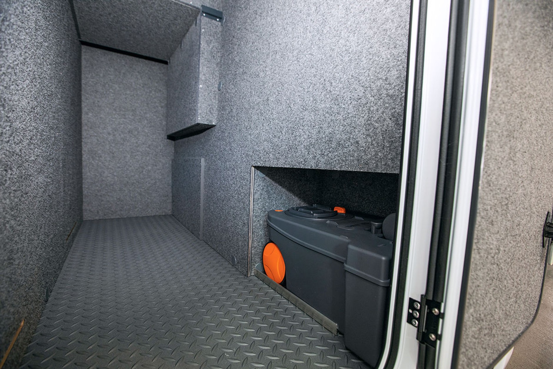 Frankia 1960 - 8 metrów i 5,5 tony luksusu na cały rok