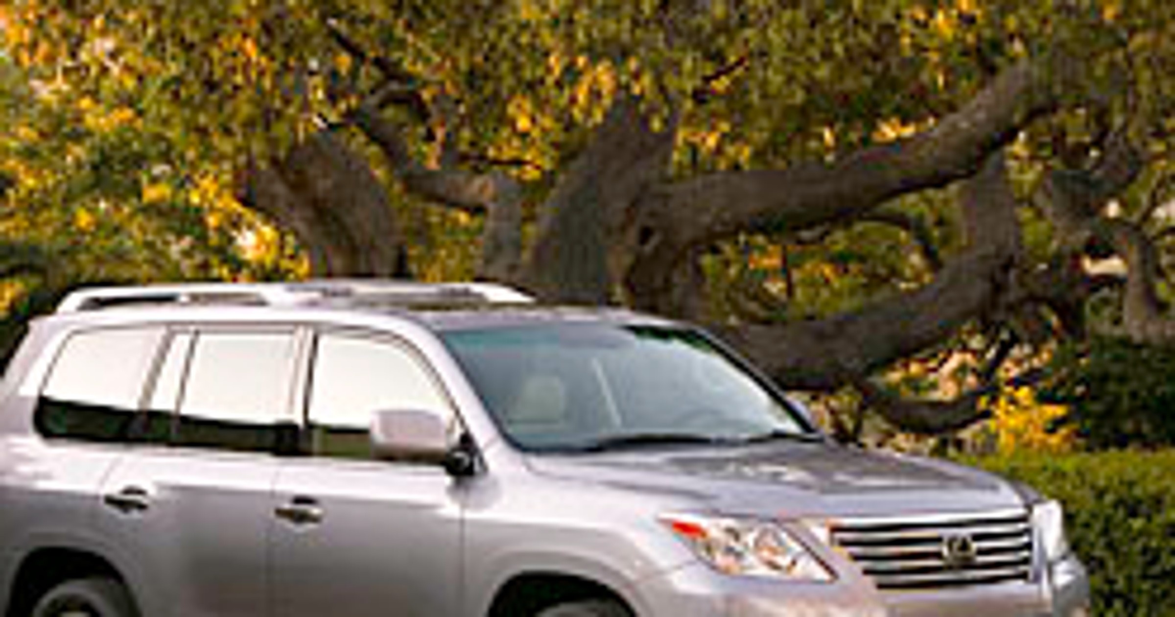 Lexus LX 570 nowa kreacja na temat Land Cruisera