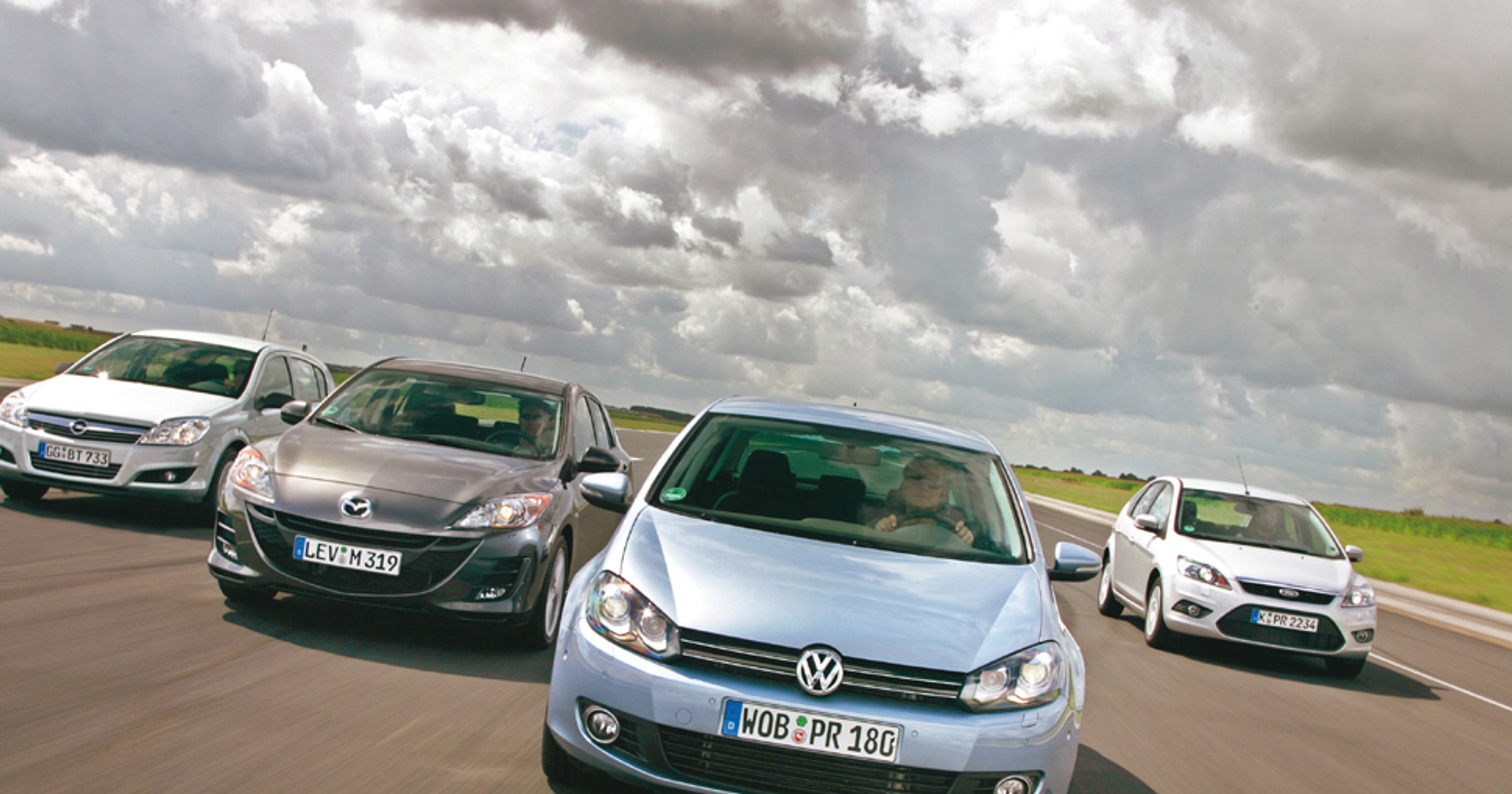 Volkswagen Golf kontra Mazda 3, Ford Focus i Opel Astra - ...bo mało pić,  to trzeba umieć. Porównanie kompaktów z małymi dieslami
