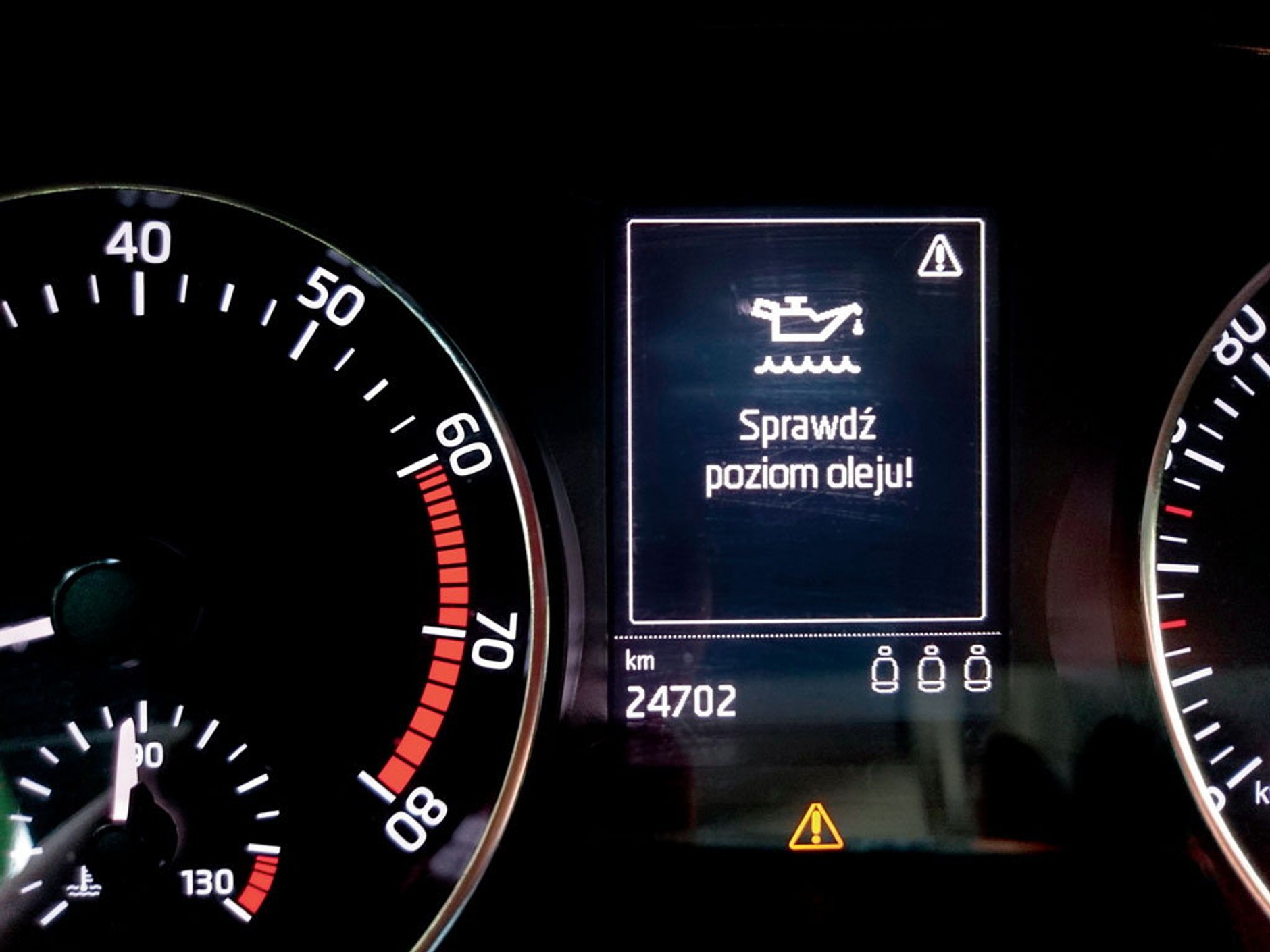 Skąd samochód wie, że brakuje oleju w silniku?