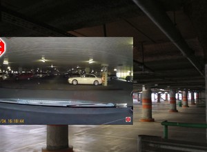 Podczas parkowaniu uderzył w słup. Huk było słychać na całym parkingu