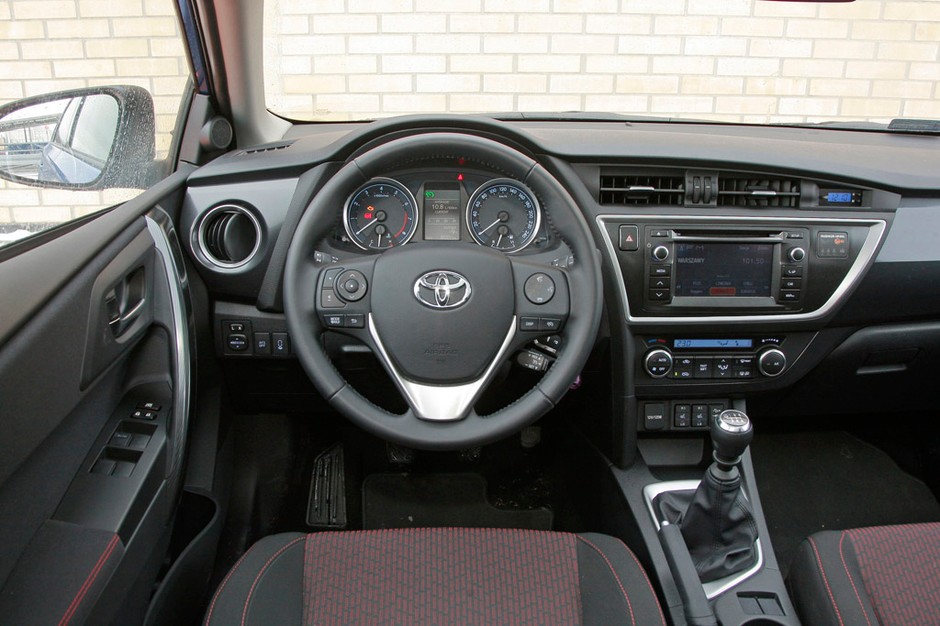 Auto Świat Test Team sprawdza nową Toyotę Auris - zdjęcia