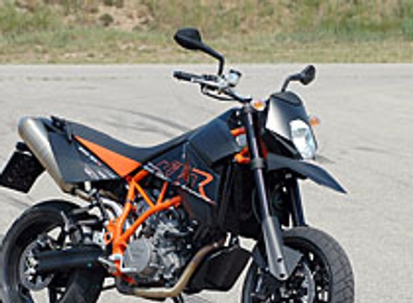 KTM 950 Supermoto R: duży dzikus (test)