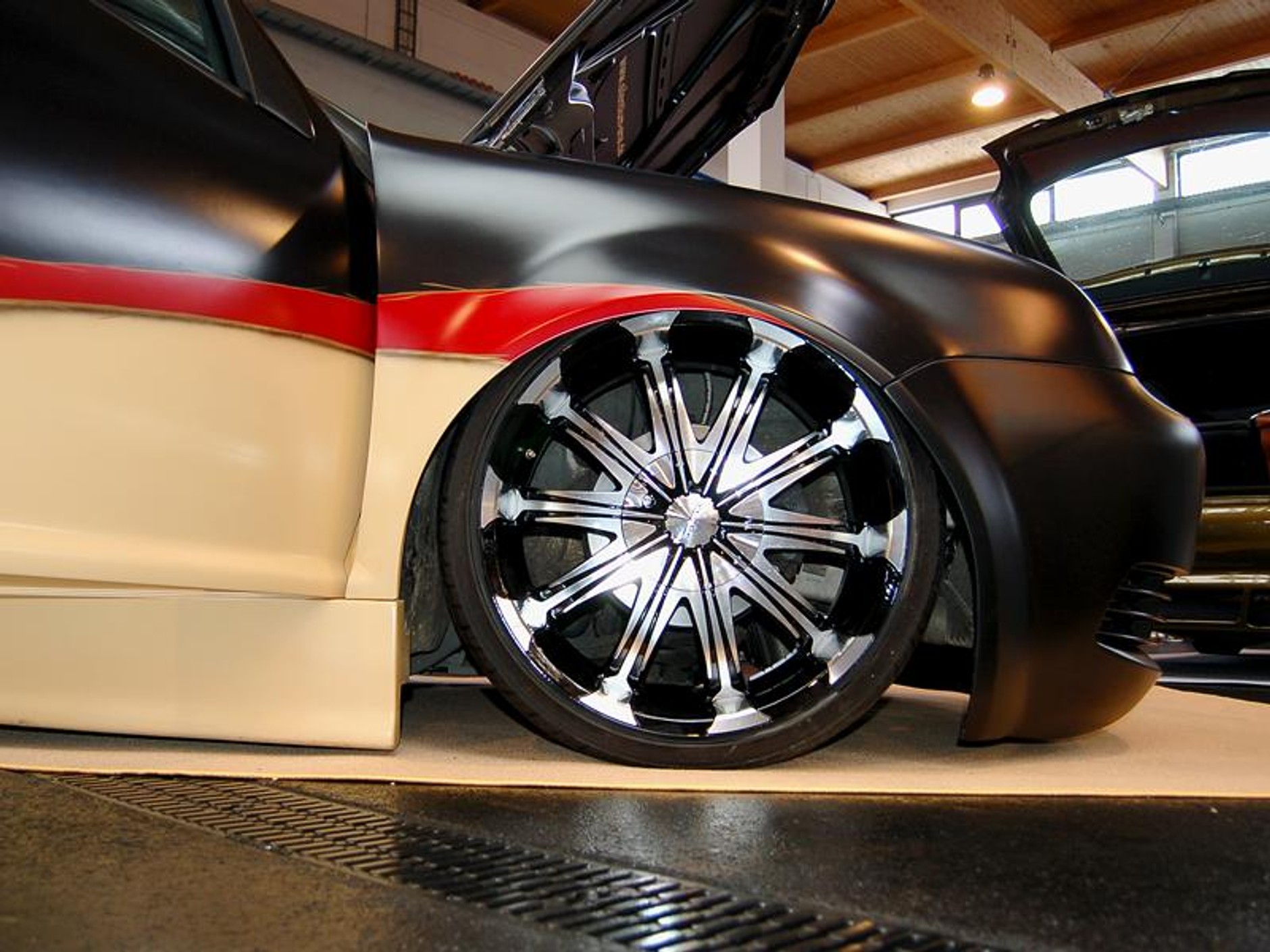 Tuning World Bodensee 2008: Golfy, drifting i dziewczyny -  fotogaleria (2)