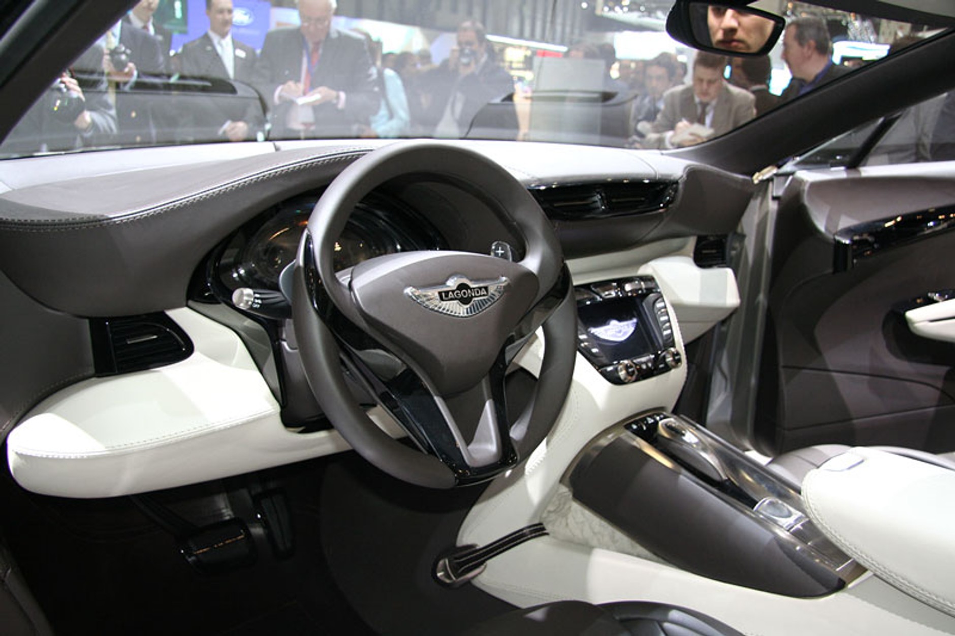 Genewa 2009: Lagonda Concept – odrodzenie słynnej marki (wideo)