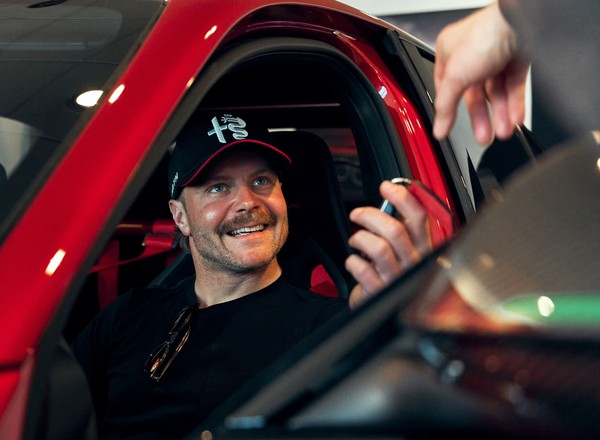 Właściwy człowiek we właściwym aucie. Valtteri Bottas odebrał dziką Giulię GTAm