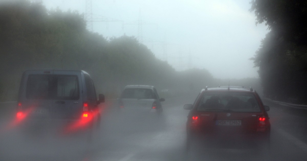 Jazda w deszczu i podczas mgły - jest bardzo niebezpieczna