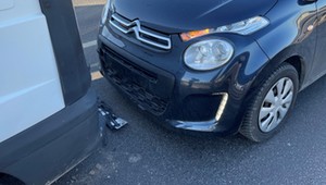 To była drobna stłuczka na parkingu. Kosztowała kierującą 70 tys. zł