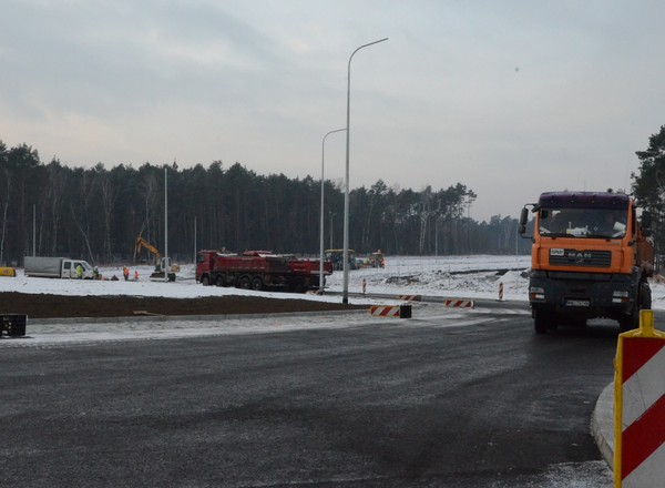 Węzeł Emilia znów dostępny dla kierowców. Wiemy, kiedy autostrada A2 zostanie skomunikowana z drogą S14