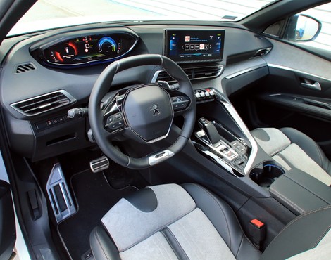PEUGEOT 3008 HYBRID4 300 e-EAT8