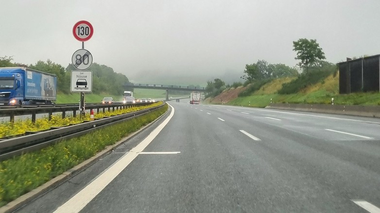 Ograniczenie prędkości "bei Nässe"