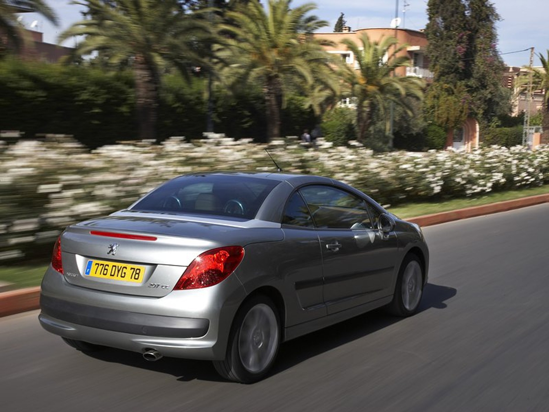 Peugeot w Genewie: niebo nad głowami w nowym 207 CC