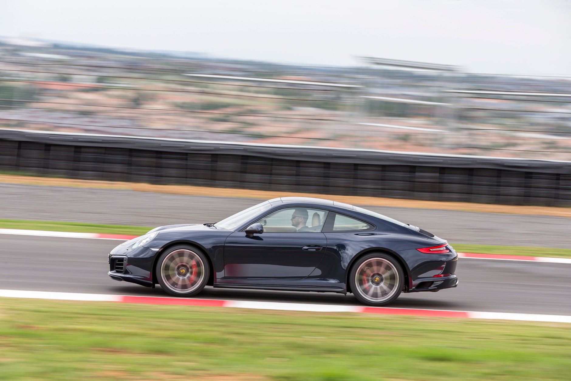 Porsche 911 Carrera 4S: Mocne coupÉ, które dużo wybacza