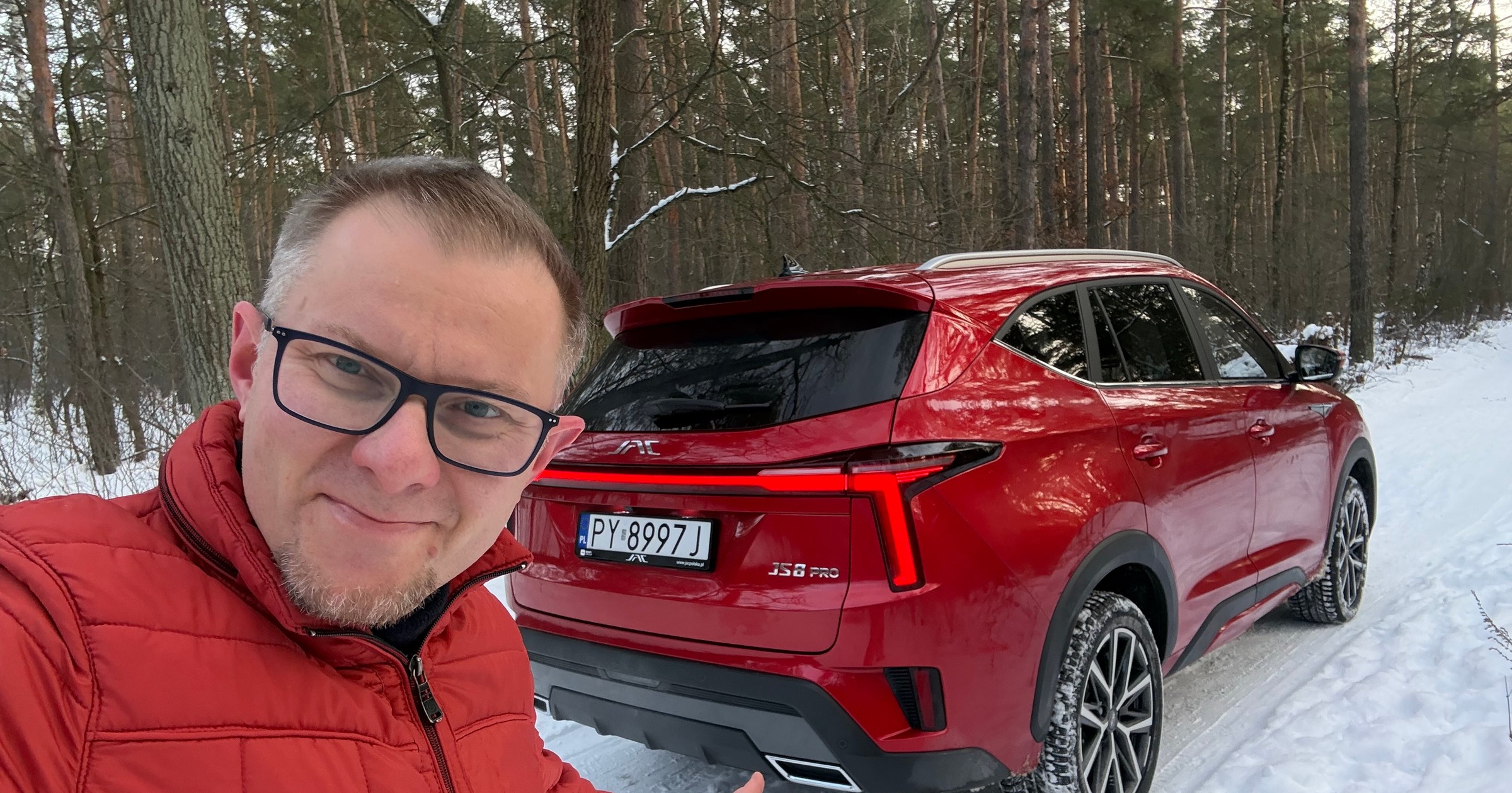 Jeździłem flagowym SUV-em marki JAC. Czy 7-osobowy JS8 Pro jest lepszy od europejskich konkurentów?