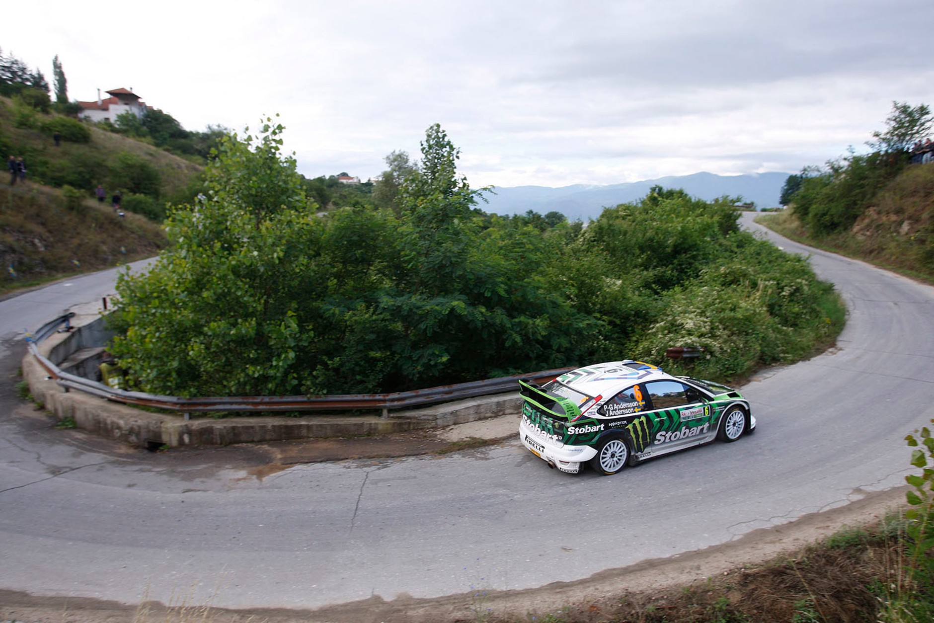 Citroën Total WRT taranuje konkurentów (galeria Rallyworld©Willy Weyens)