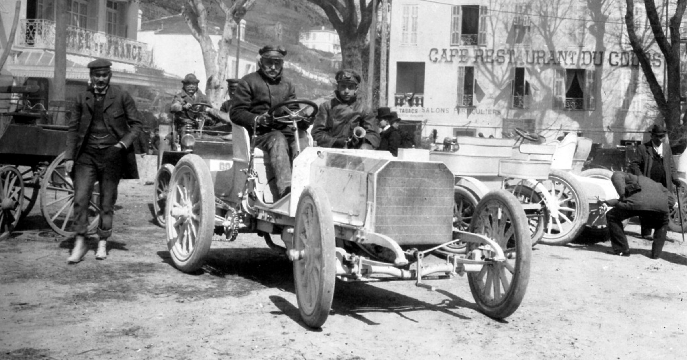 Mercedes 35 hp. Za kierownicą Wilhelm Werner, obok baron Henri de Rotshild