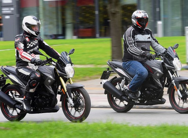 Barton Blade vs Barton Blade PRO - porównanie motocykli