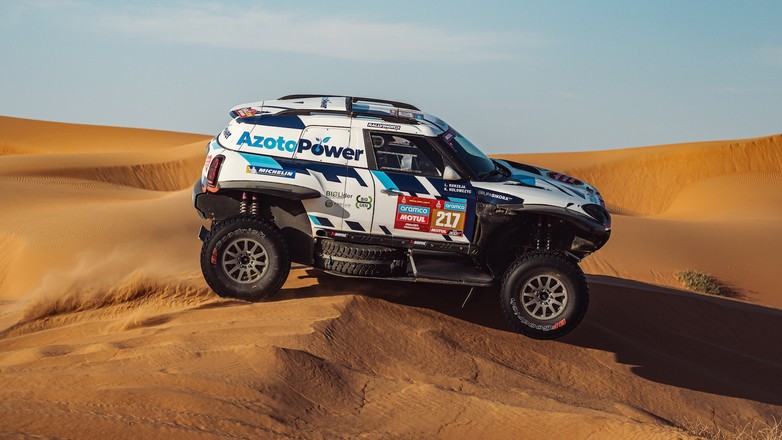 Krzysztof Hołowczyc nadal walczy w Rajdzie Dakar