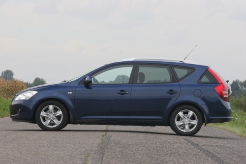 Opel Astra, Kia Ceed, Volkswagen Golf - Pakowne i szybkie kombinowanie