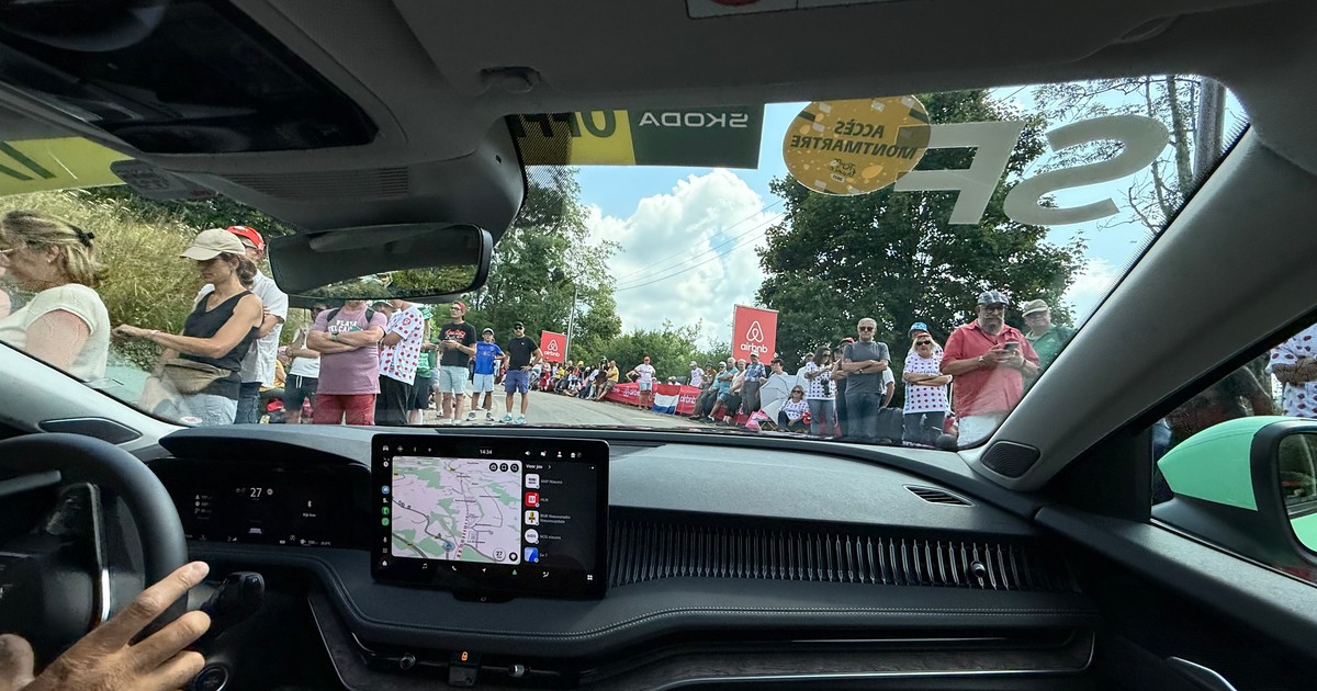Przejechałem w samochodzie prasowym etap Tour de France. ten wyścig to nieprawdopodobne przedsięwzięcie logistyczne