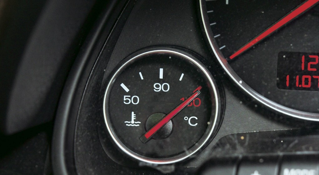 Jazda w upał – jak chronić auto przed przegrzaniem