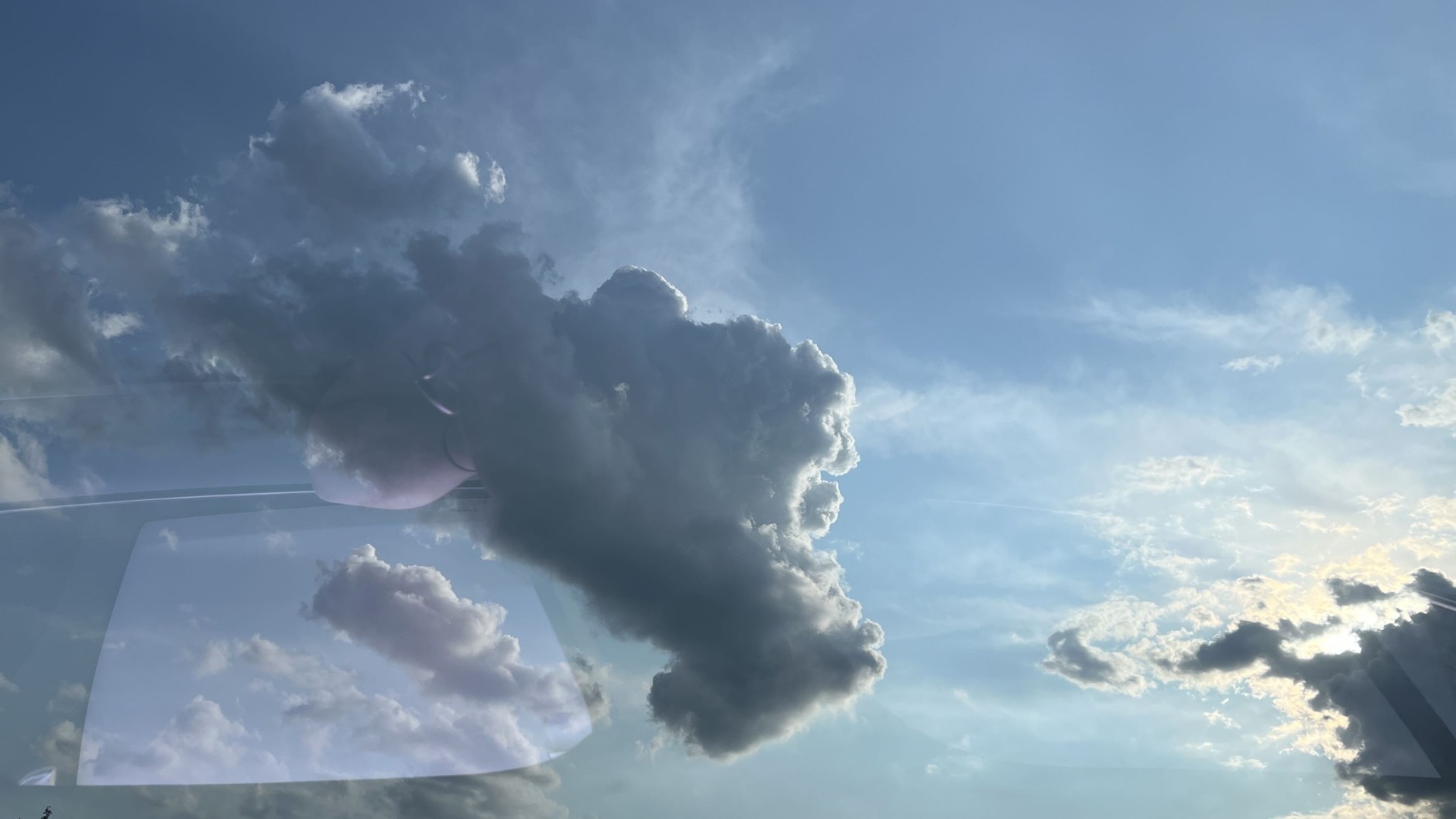 Volvo EX30: widok przez dach panoramiczny