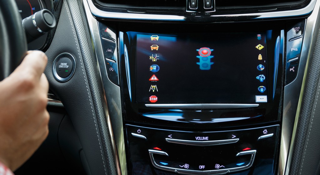 Amerykanie z powodzeniem przeprowadzili testy w Michigan, gdzie Cadillac CTS dzięki komunikacji V2I (V2V) komunikował się z infrastrukturą.
