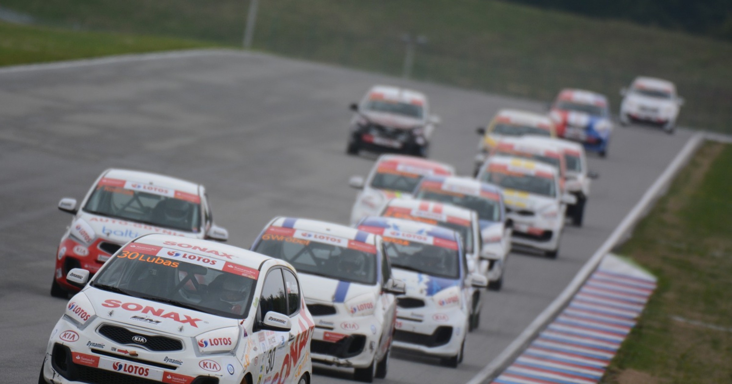 Atrakcyjny kalendarz Kia Lotos Race