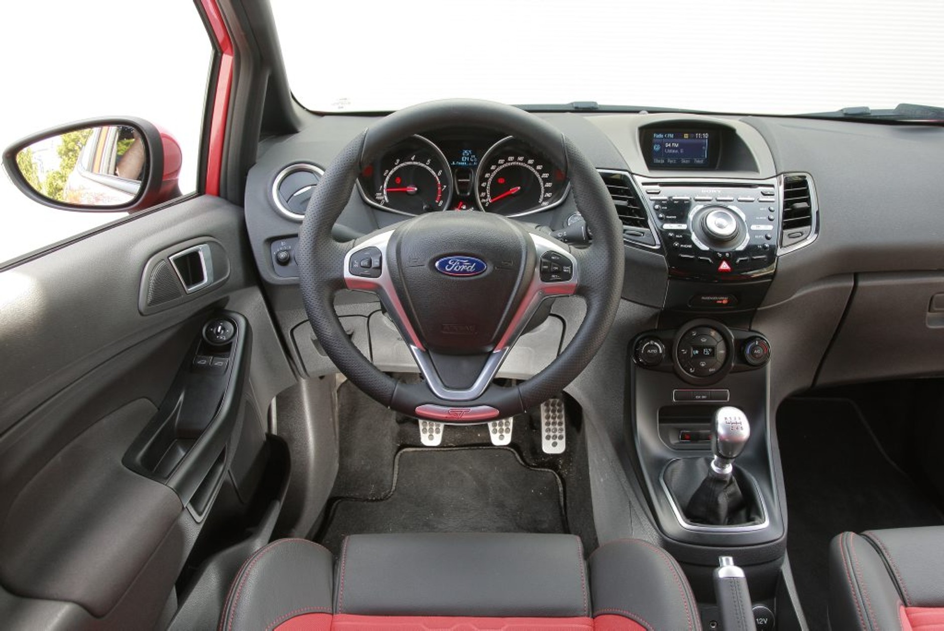 Ford Fiesta ST - deska rozdzielcza