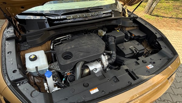 KGM Actyon – komora silnika