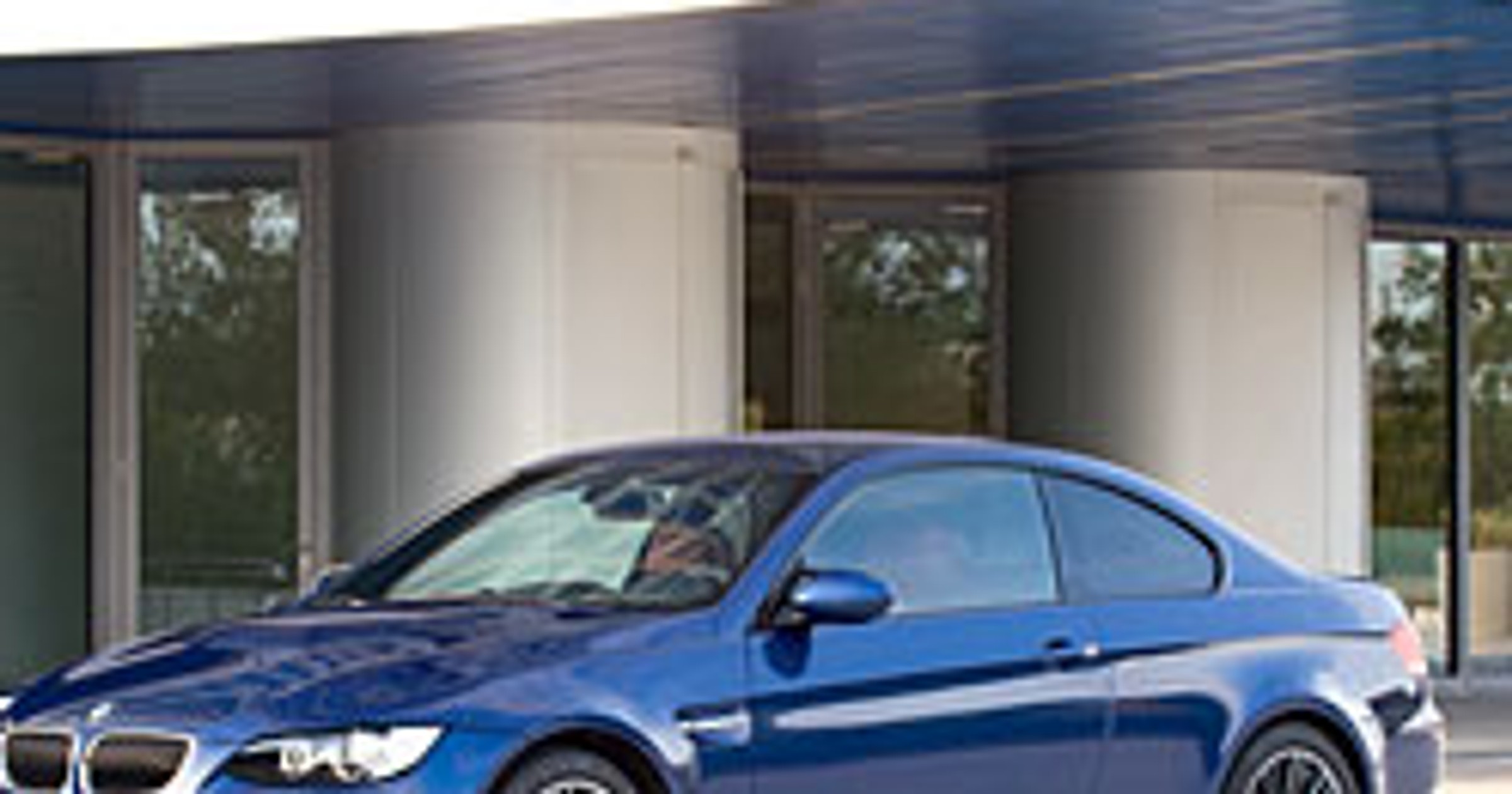 BMW M3 model 2009: zmiany wewnątrz i nowy tył