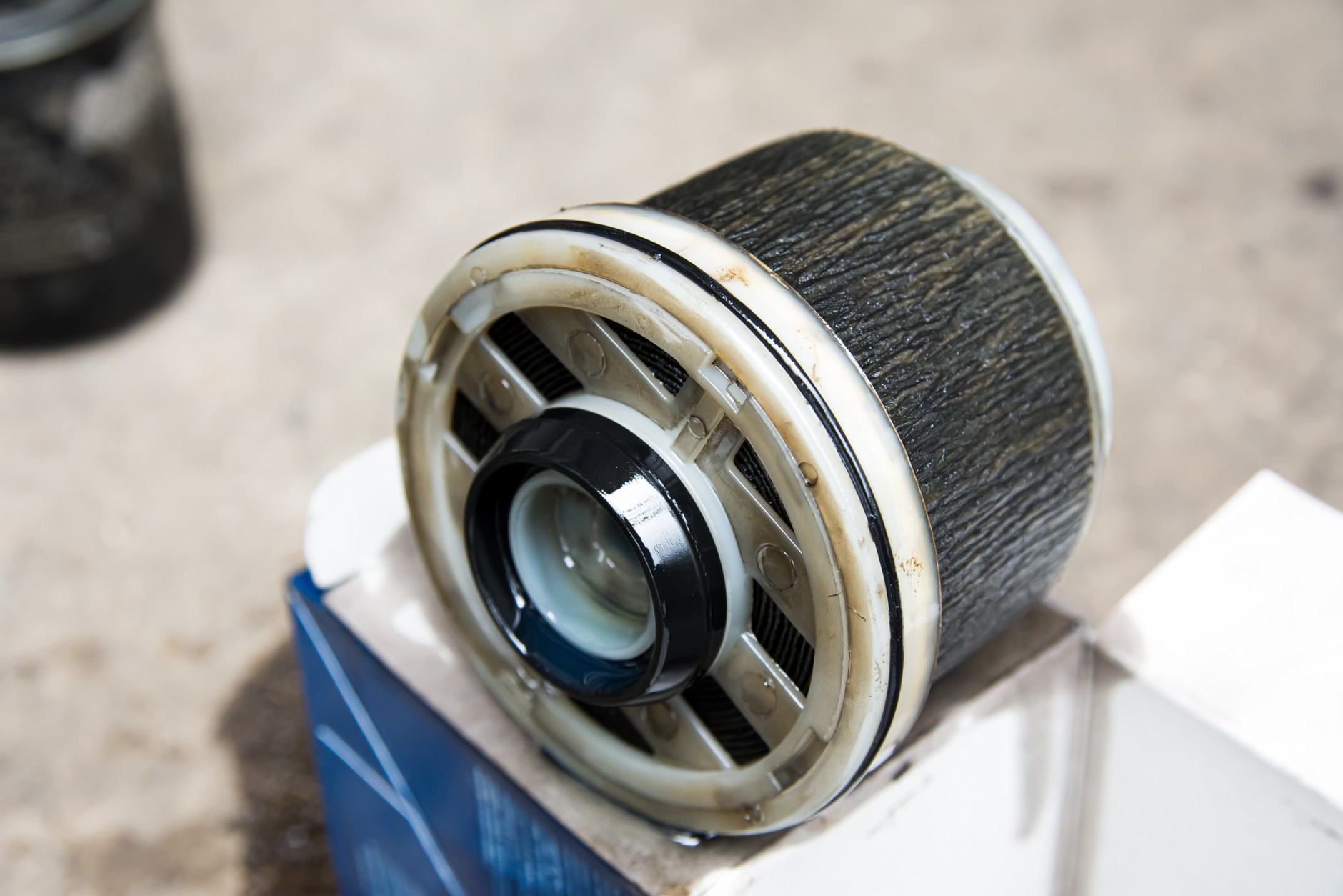 Zużyty filtr paliwa – zdjęcie ilustracyjne