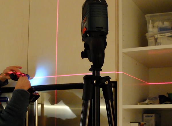 Laser krzyżowy do domowego warsztatu kupisz już za ok. 200 zł. Do czego może się przydać?
