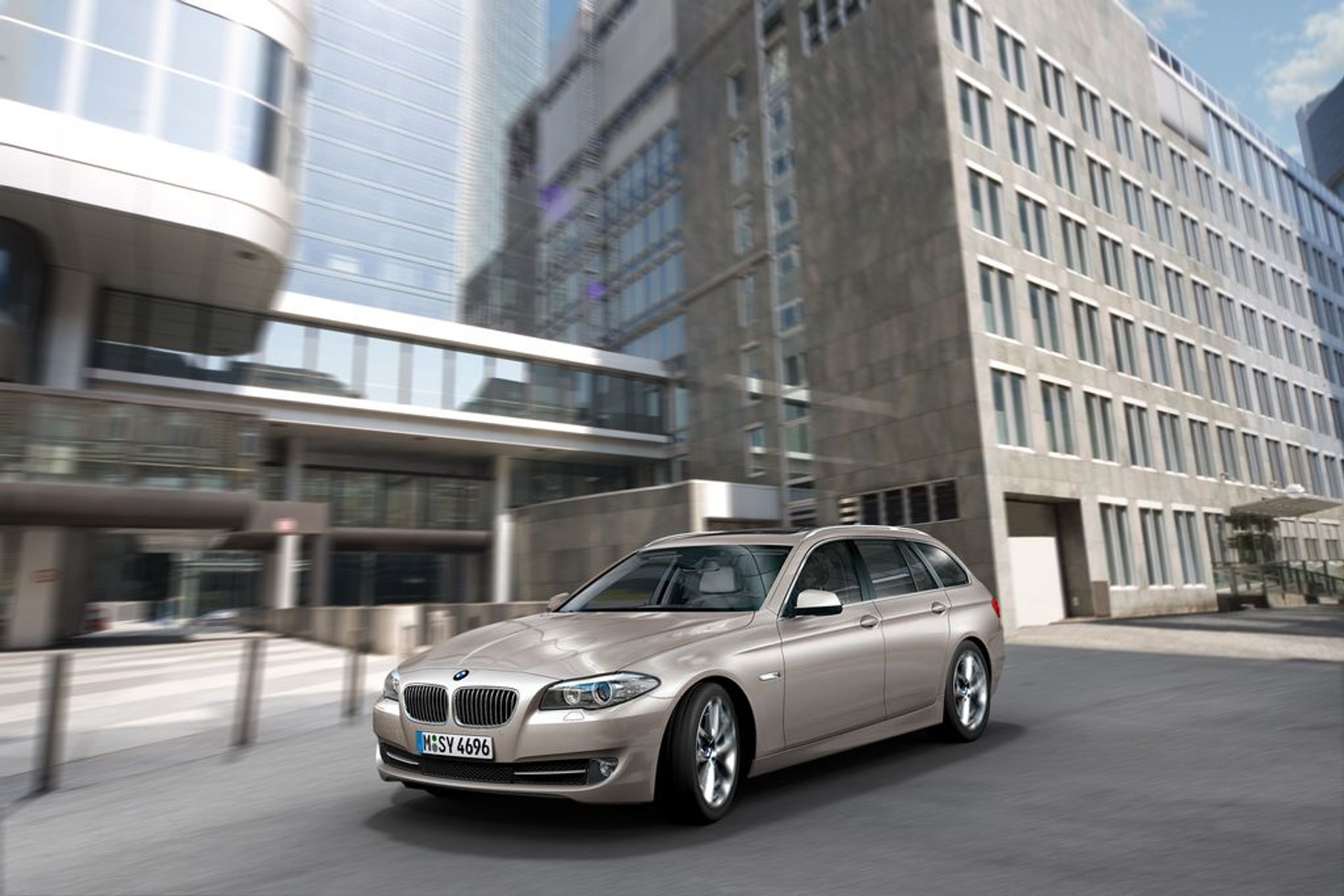 BMW5 Touring rok modelowy 2011 – zdjęcia i dane techniczne