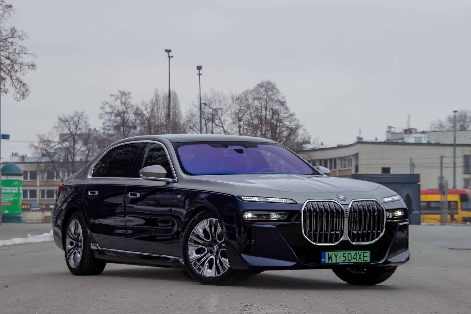 BMW i7