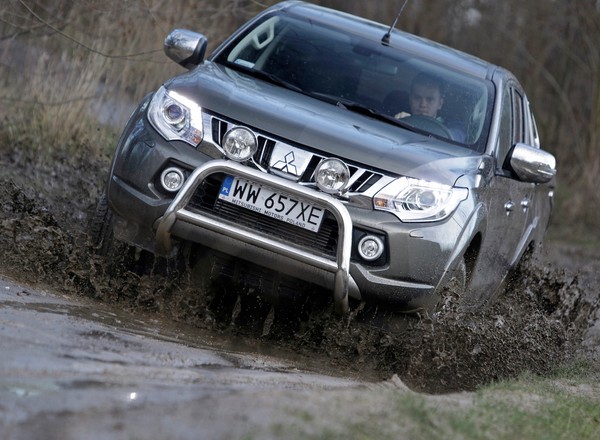 Mitsubishi L200 Doble Cab 2.4 AT - Luksusowy pikap