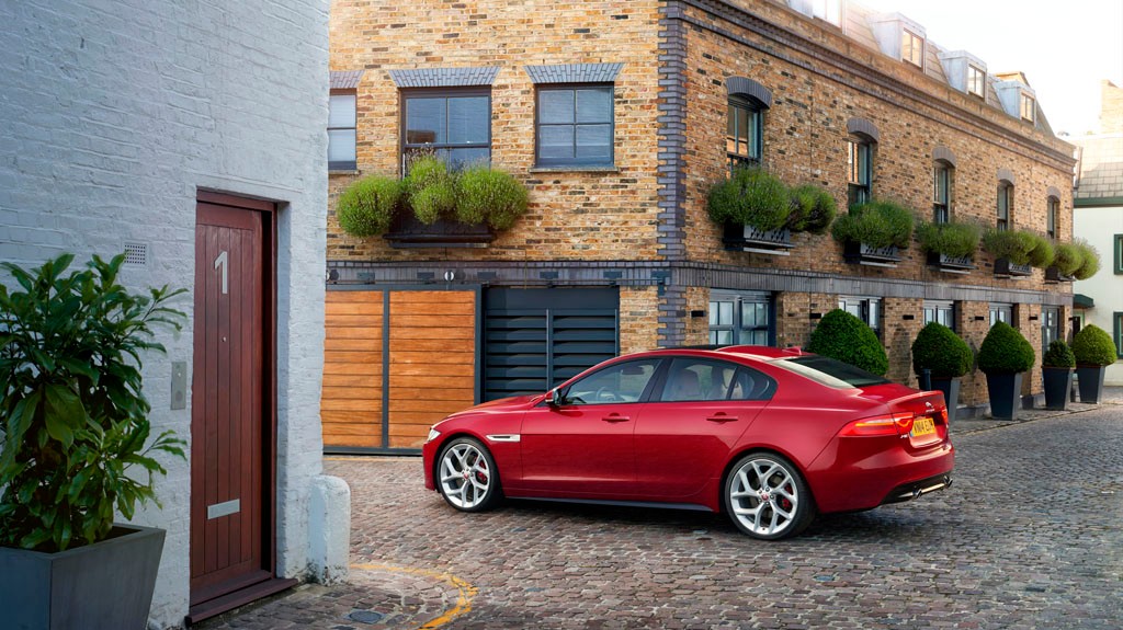 Jaguar XE - Drżyjcie Bawarczycy